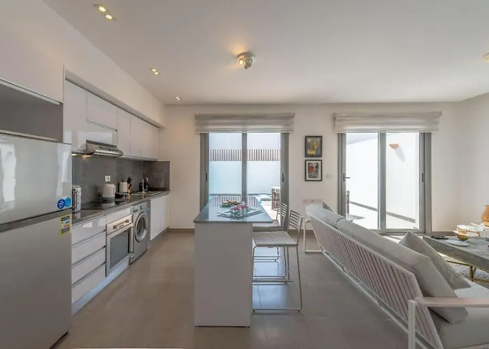 Luxury With Private Pool Sholan 2 *